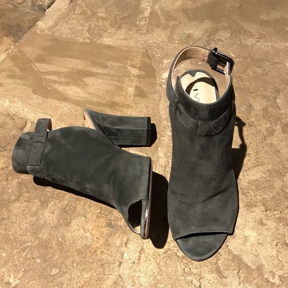 Via Spiga 6 Gray Suede Heels - Picture 1 of 4